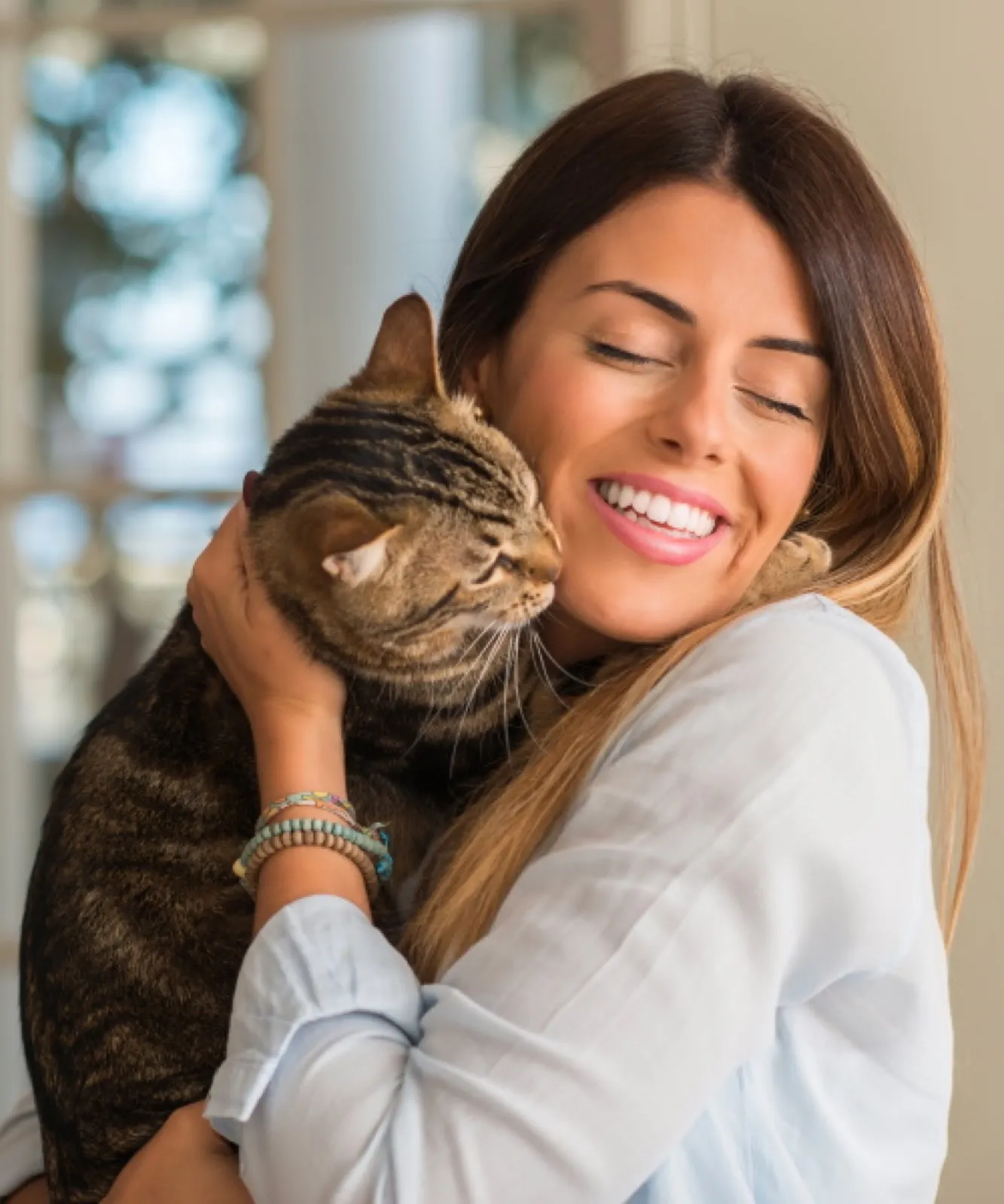 Tutora con su gato