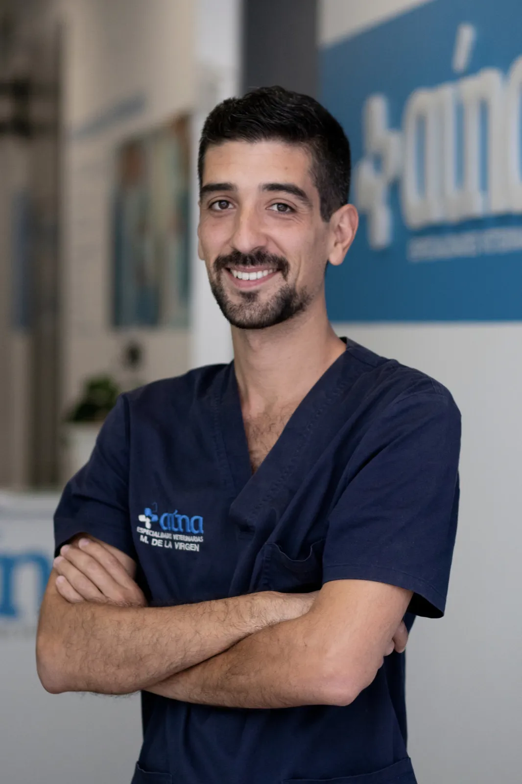 Miguel García, Veterinario